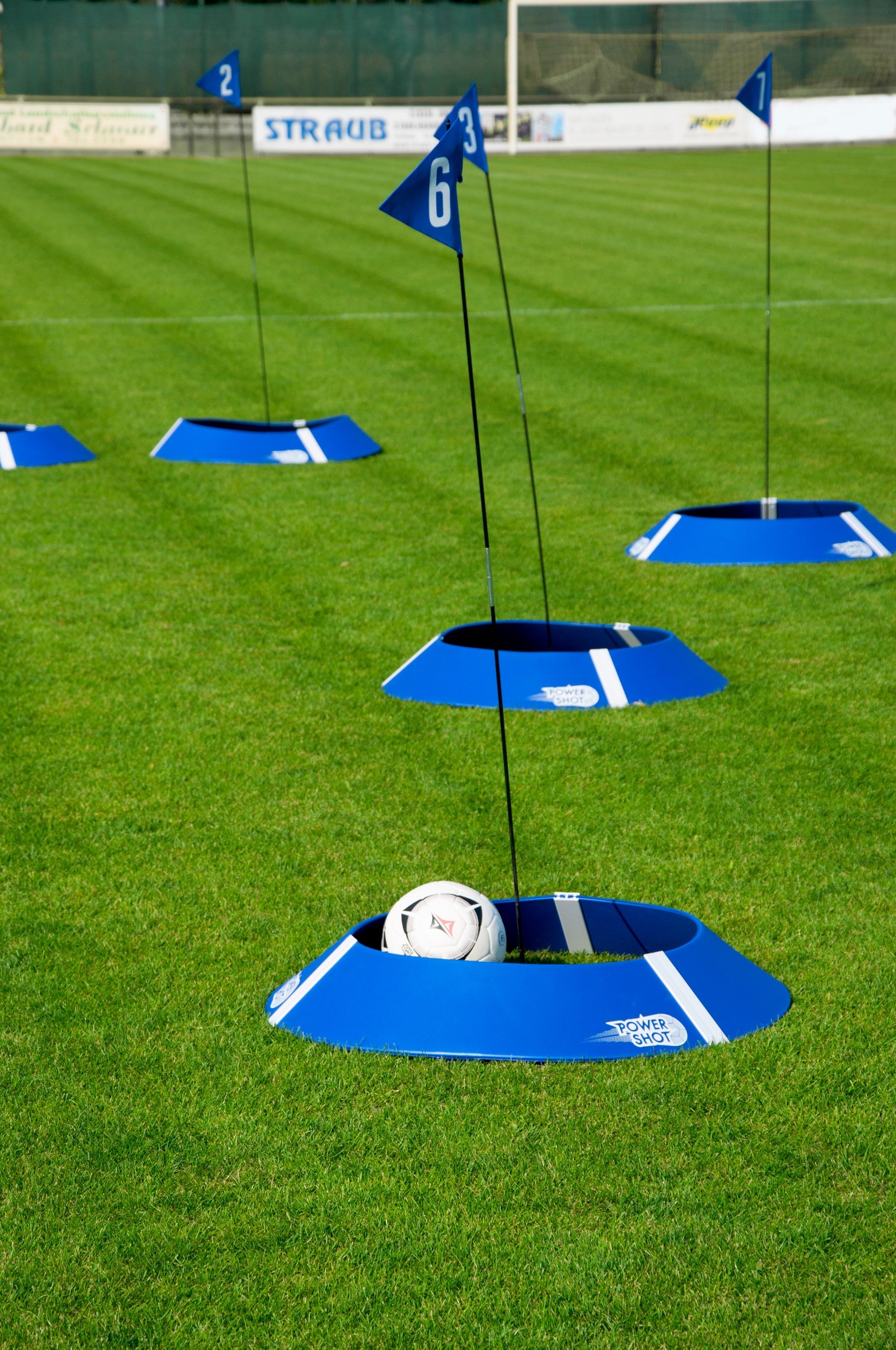 Kit de 10 cibles de FOOT GOLF avec jalon et drapeaux