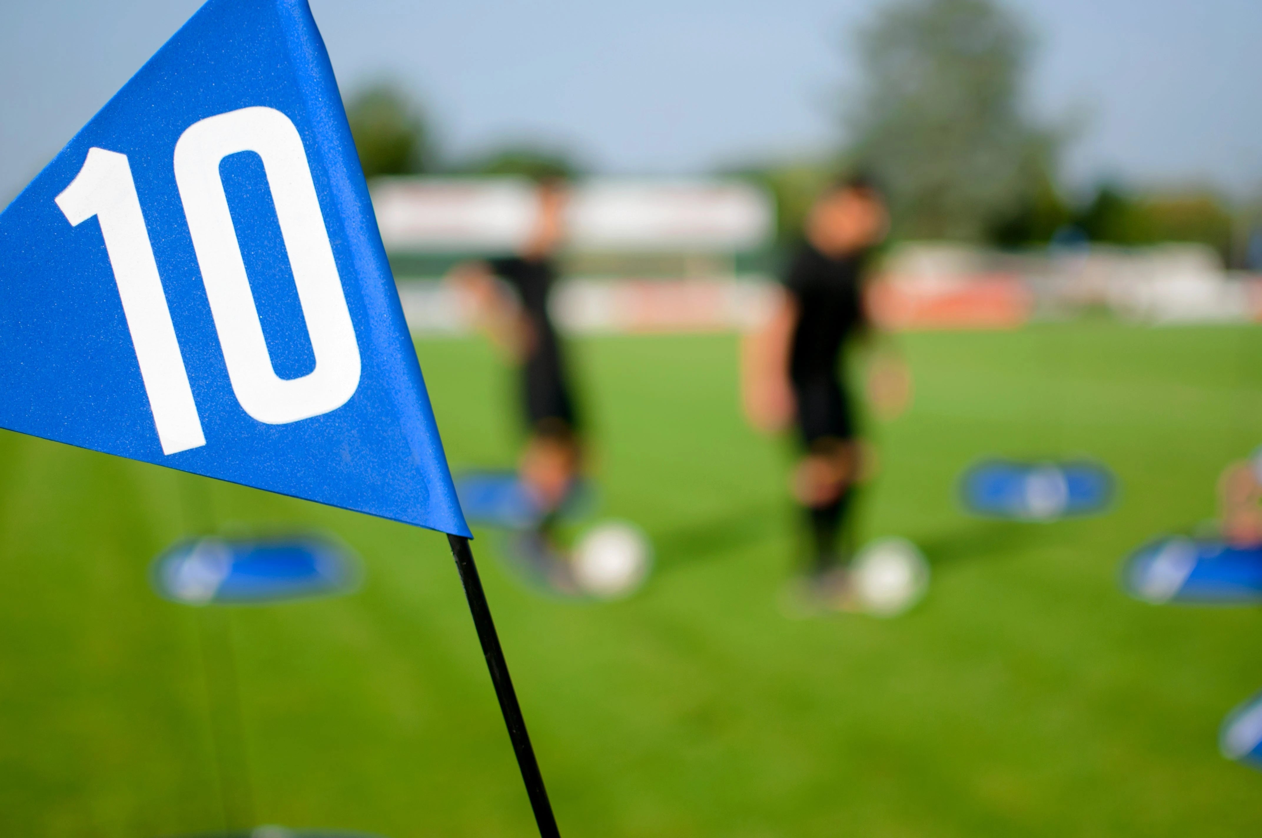 Kit de 10 cibles de FOOT GOLF avec jalon et drapeaux