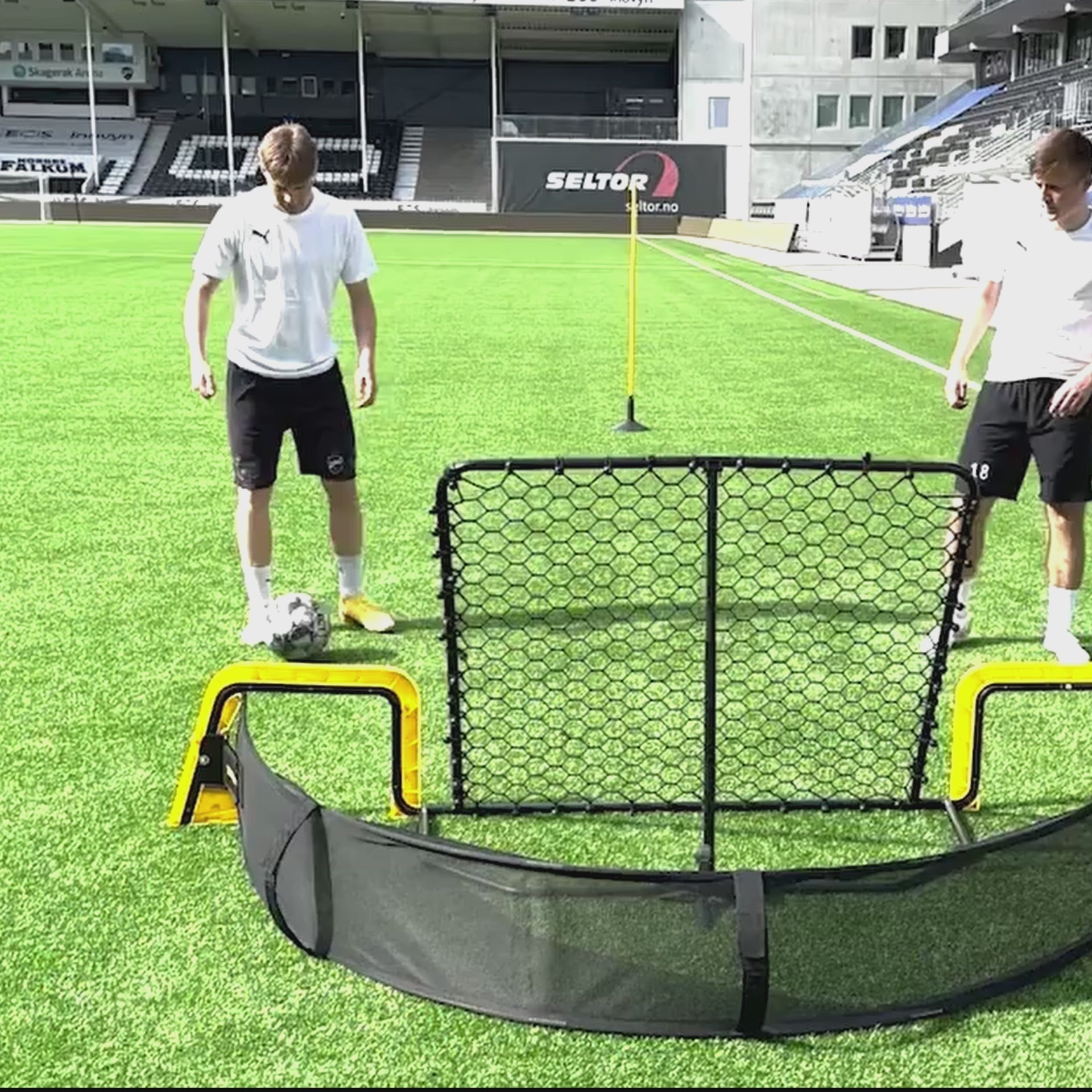 The Footballmaster® PLAY