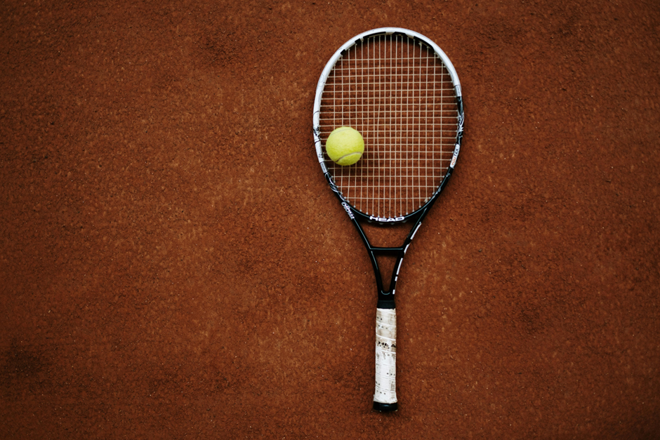 raquette de tennis prise en main